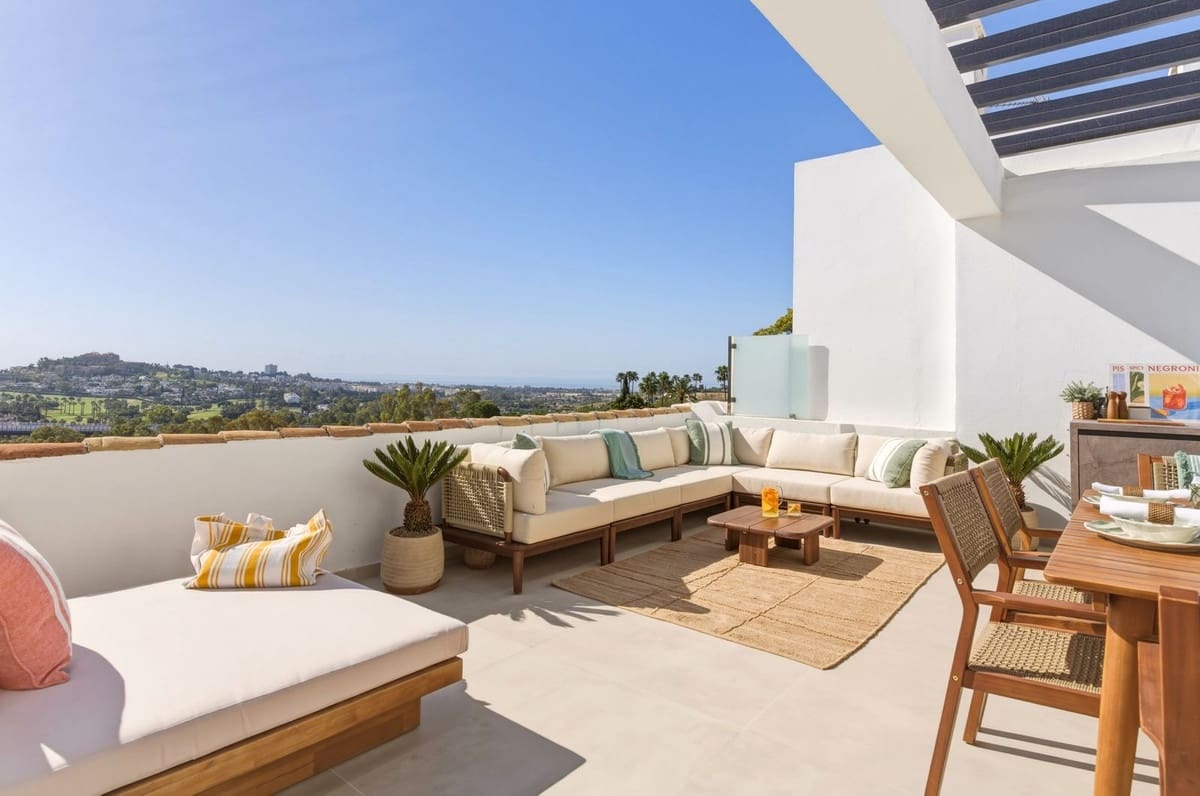 3 bedroom Townhouse for sale in Marbella with pool - € 1,750,000 (Ref: 9920875)