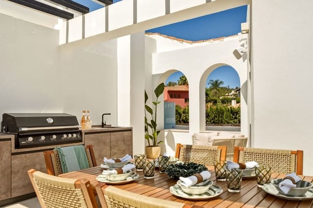 3 soverom Hus til salgs i Marbella med svømmebasseng - € 1 675 000 (Ref: 9920875)