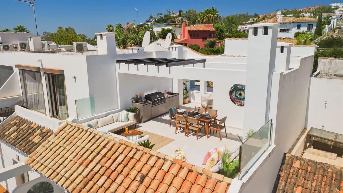 3 bedroom Townhouse for sale in Marbella with pool - € 1,750,000 (Ref: 9920875)