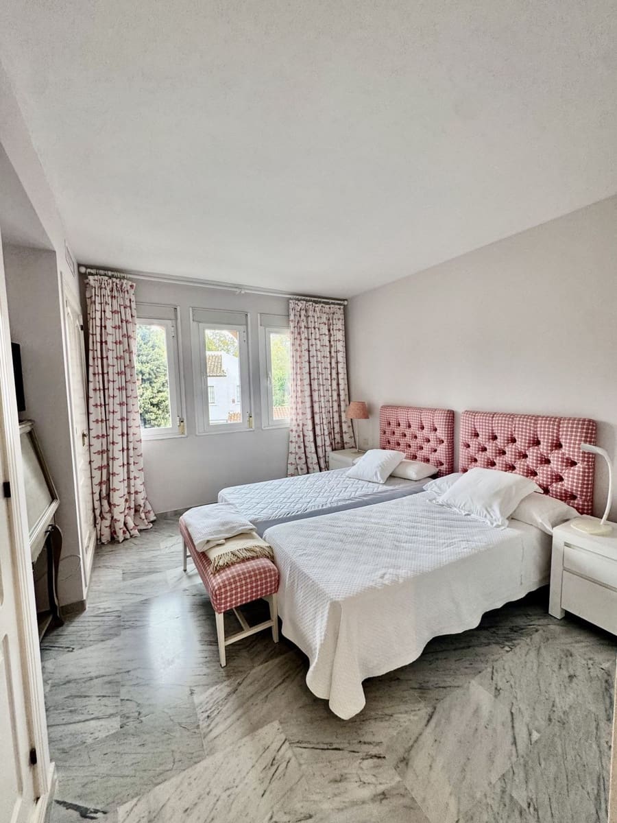 4 camera da letto Attico in vendita in Guadalmina con piscina garage - 1.090.000 € (Rif: 9921027)