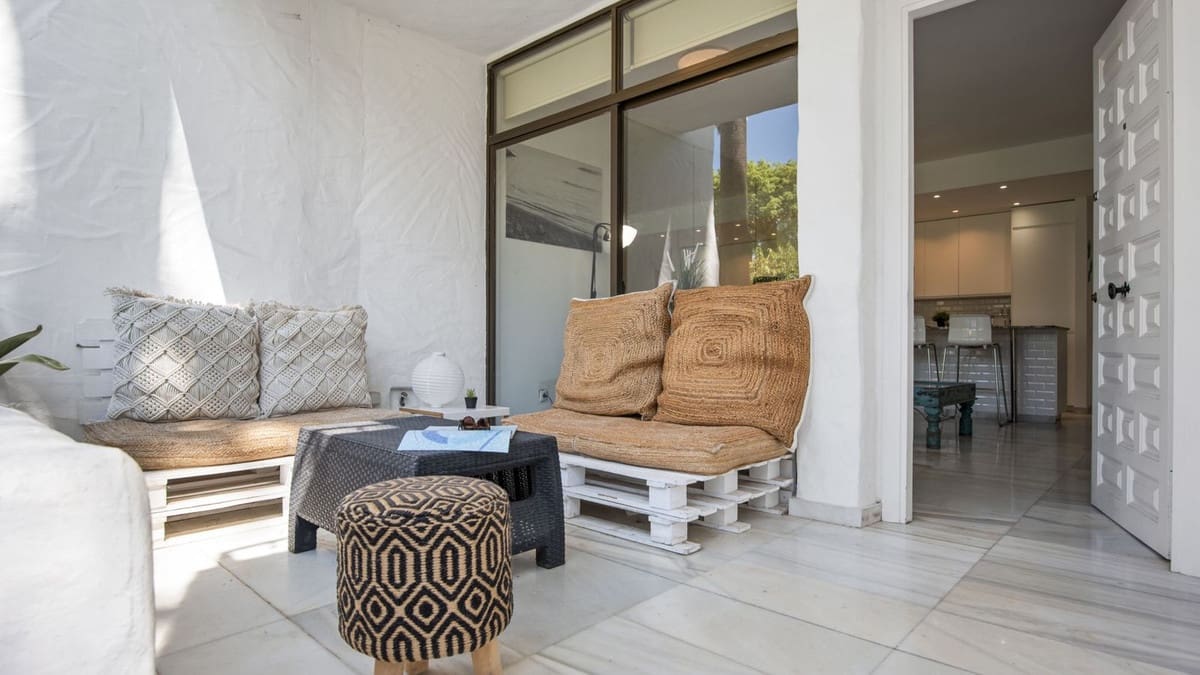 2 sypialnia Apartament na sprzedaż w Puerto Banus z basenem - 650 000 € (Ref: 9924834)
