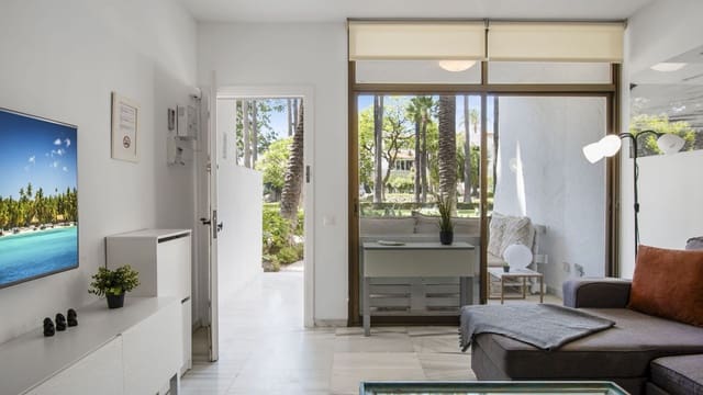 2 sypialnia Apartament na sprzedaż w Puerto Banus, Marbella z basenem - 650 000 € (Ref: 9924834)