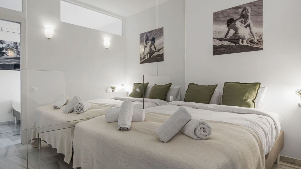 2 sypialnia Apartament na sprzedaż w Puerto Banus z basenem - 650 000 € (Ref: 9924834)