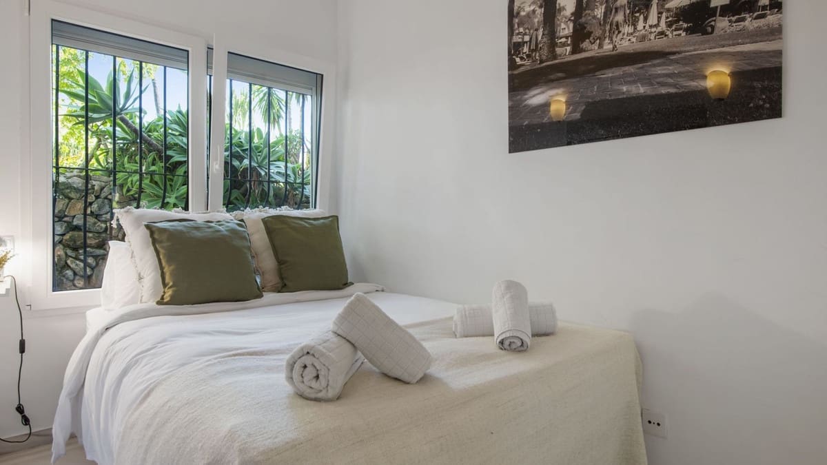 2 sypialnia Apartament na sprzedaż w Puerto Banus z basenem - 650 000 € (Ref: 9924834)