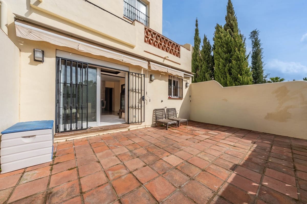 2 bedroom Apartment for sale in Aloha Golf with pool - € 409,000 (Ref: 9924838)