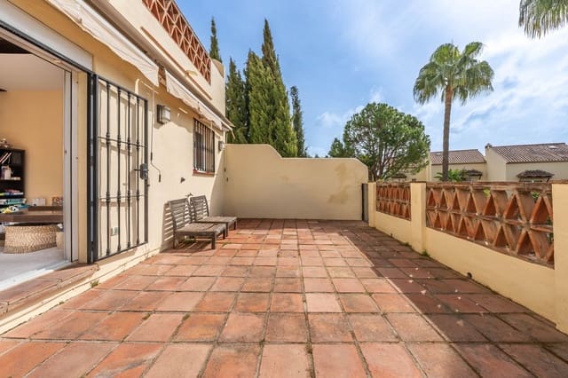 2 bedroom Apartment for sale in Aloha Golf, Marbella with pool - € 409,000 (Ref: 9924838)