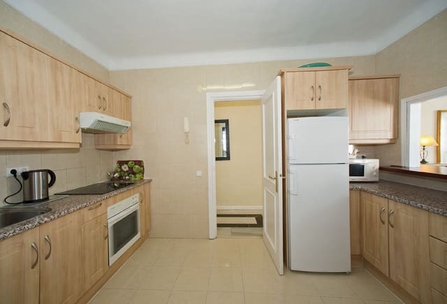 2 soveværelse Lejlighed til salg i Puerto Banus, Marbella med swimmingpool garage - € 850.000 (Ref: 9924887)