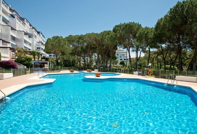 2 soveværelse Lejlighed til salg i Puerto Banus, Marbella med swimmingpool garage - € 850.000 (Ref: 9924887)