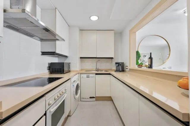 2 sypialnia Apartament na sprzedaż w Puerto Banus, Marbella z basenem garażem - 885 000 € (Ref: 9925187)
