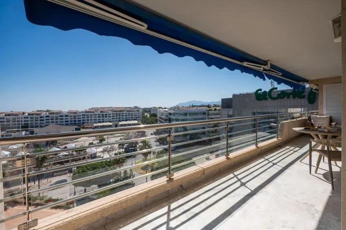 2 sypialnia Apartament na sprzedaż w Puerto Banus z basenem garażem - 885 000 € (Ref: 9925187)