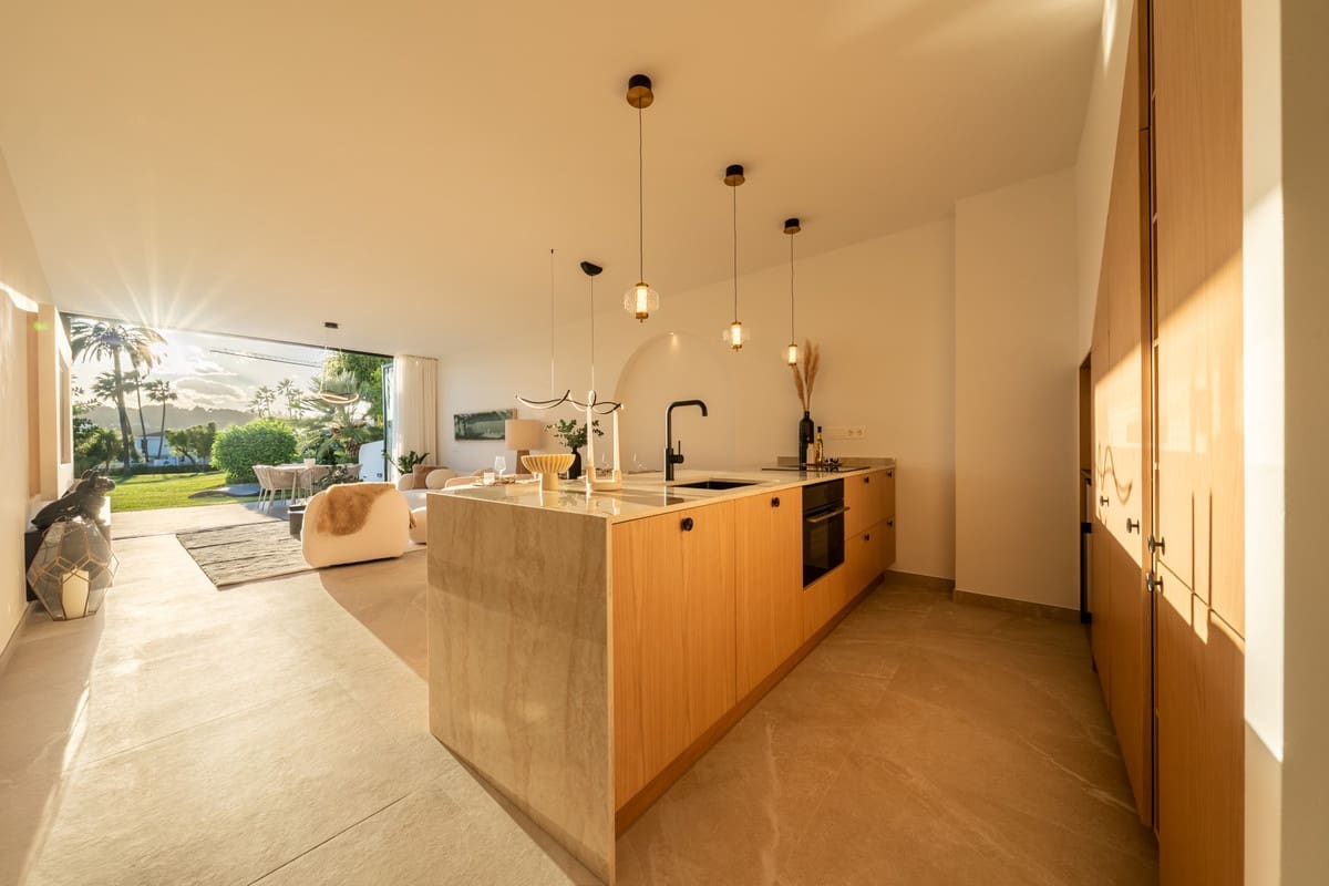 4 bedroom Townhouse for sale in Nueva Andalucia with pool - € 1,395,000 (Ref: 9927788)