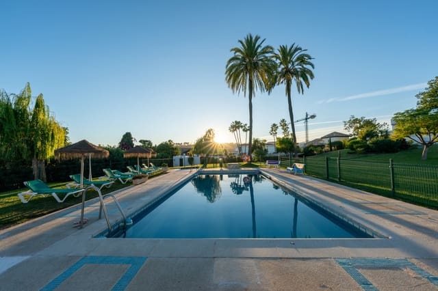 4 bedroom Townhouse for sale in Nueva Andalucia, Marbella with pool - € 1,395,000 (Ref: 9927788)