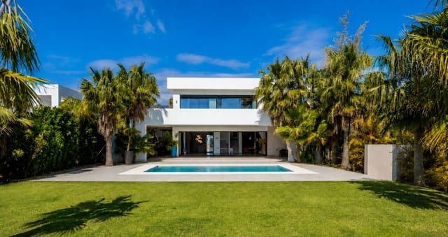 4 bedroom Villa for sale in La Cala de Mijas, Mijas with pool garage - € 1,899,000 (Ref: 9929808)