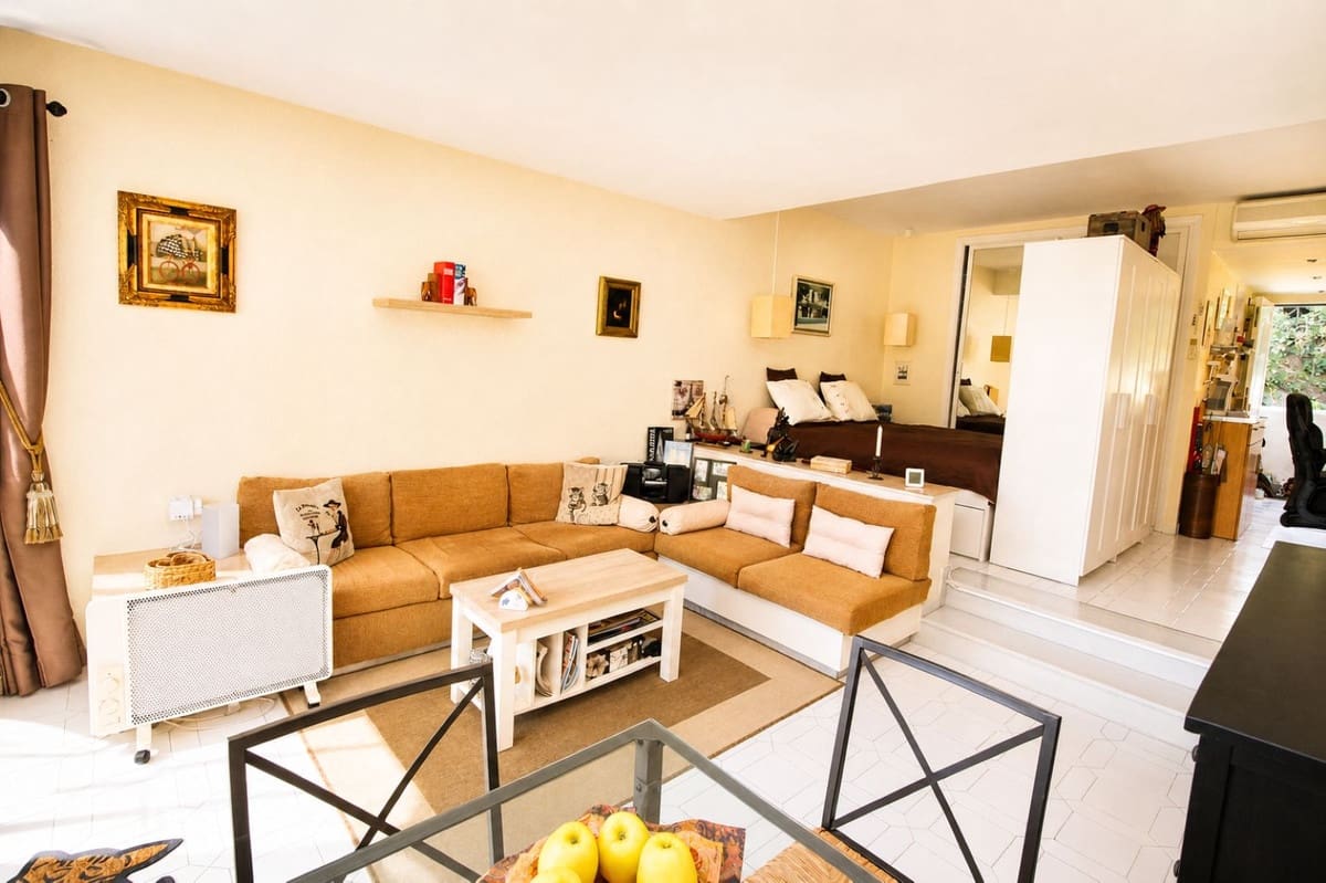 1 bedroom Studio for sale in Miraflores with pool - € 242,000 (Ref: 9929812)