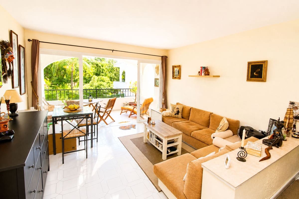 1 bedroom Studio for sale in Miraflores with pool - € 242,000 (Ref: 9929812)
