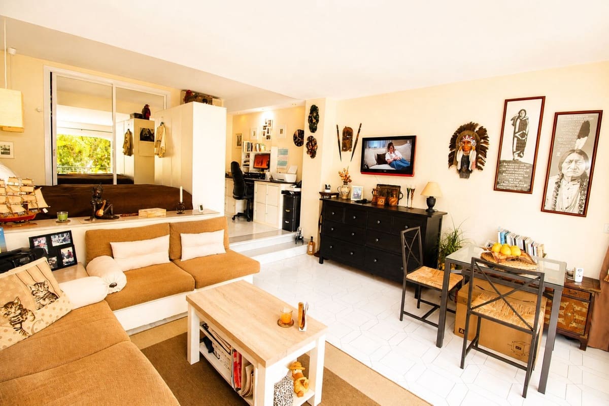1 bedroom Studio for sale in Miraflores with pool - € 242,000 (Ref: 9929812)