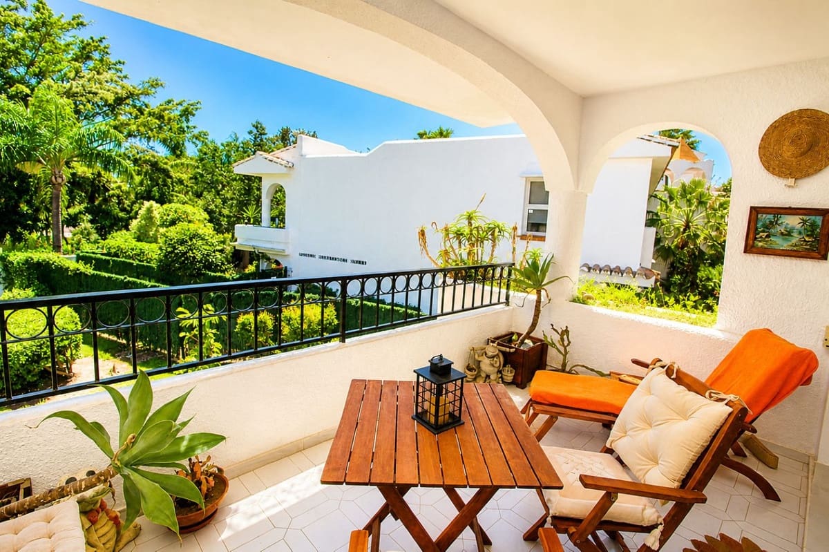 1 bedroom Studio for sale in Miraflores with pool - € 242,000 (Ref: 9929812)