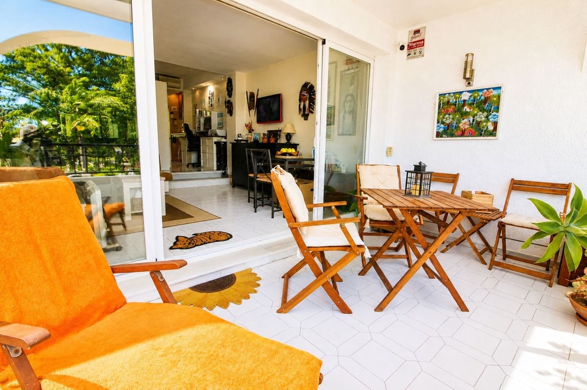 1 bedroom Studio for sale in Miraflores with pool - € 242,000 (Ref: 9929812)