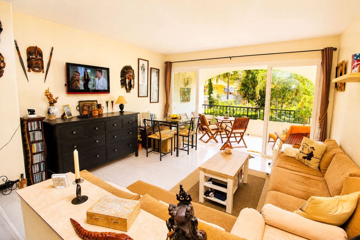 1 bedroom Studio for sale in Miraflores with pool - € 242,000 (Ref: 9929812)