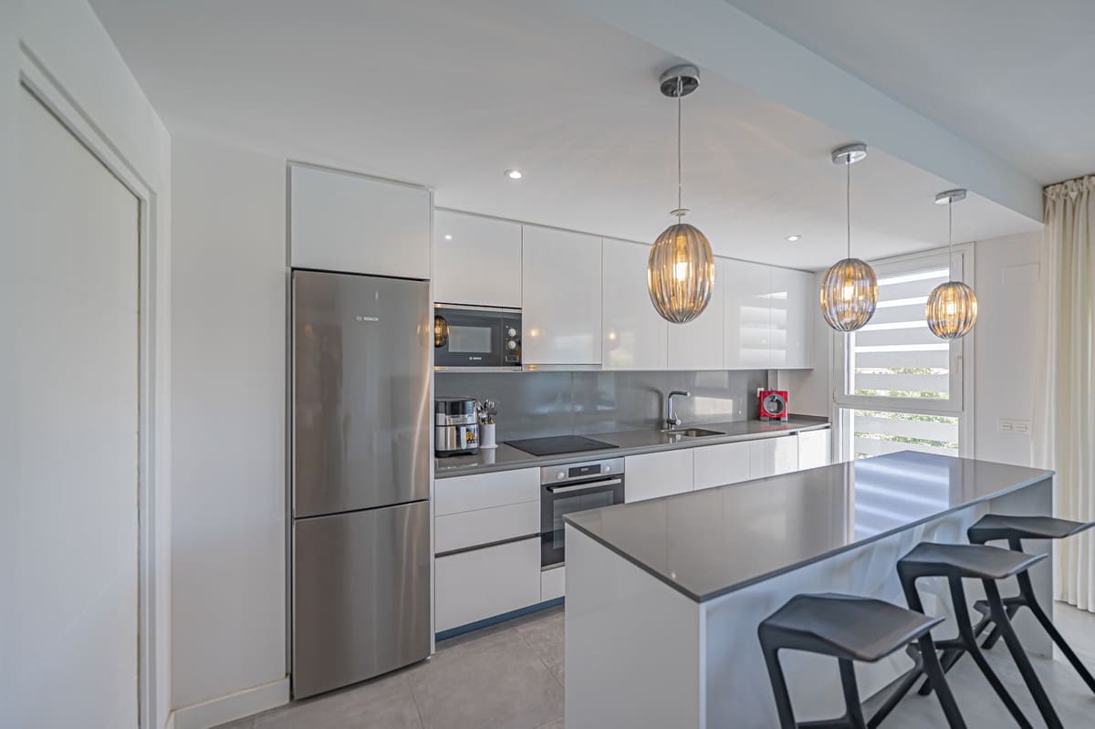 3 soveværelse Lejlighed til salg i La Cala de Mijas med swimmingpool garage - € 690.000 (Ref: 9940428)