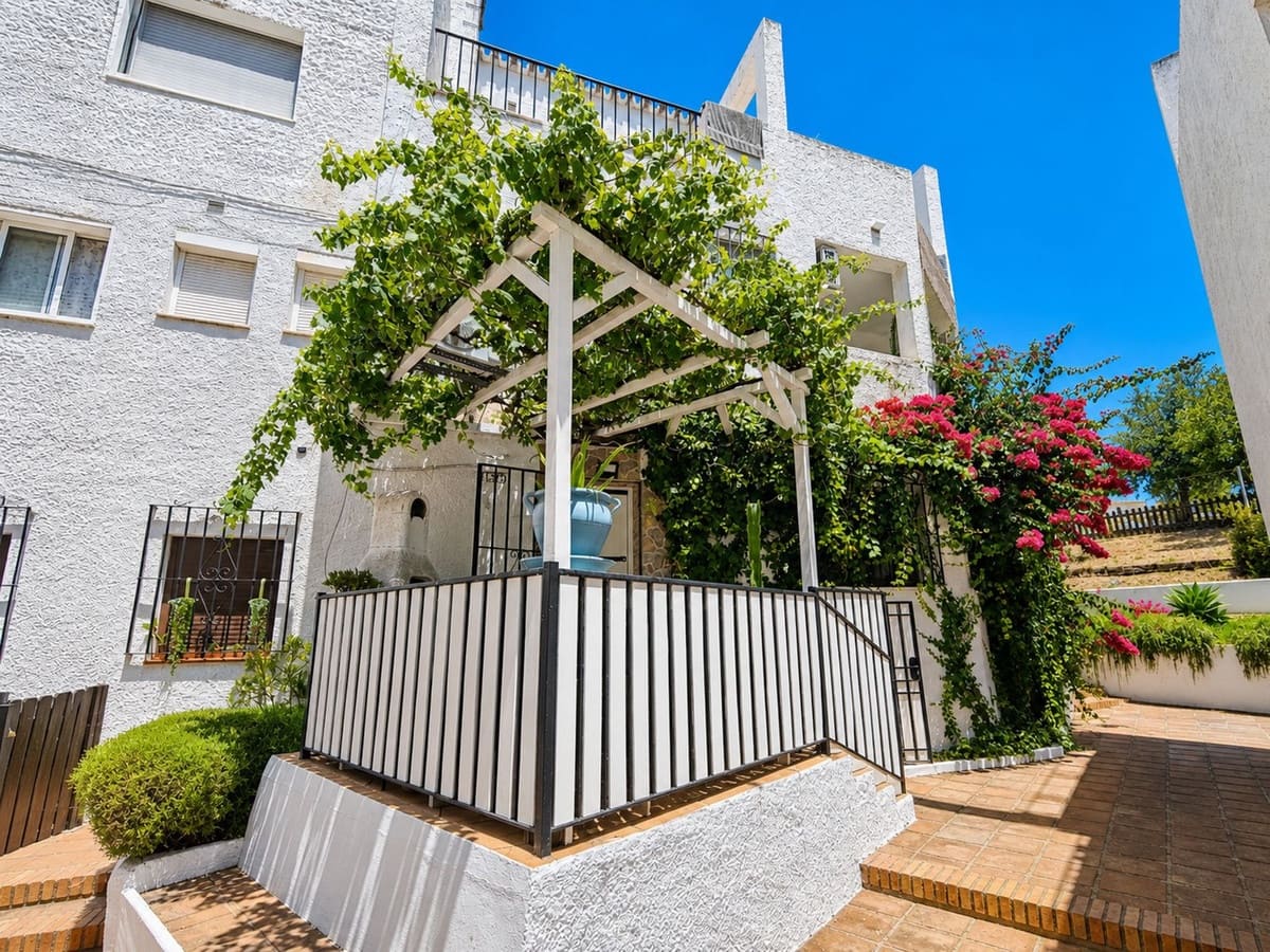 2 quarto Apartamento para venda em La Duquesa / Puerto de la Duquesa com piscina garagem - 195 000 € (Ref: 9942822)