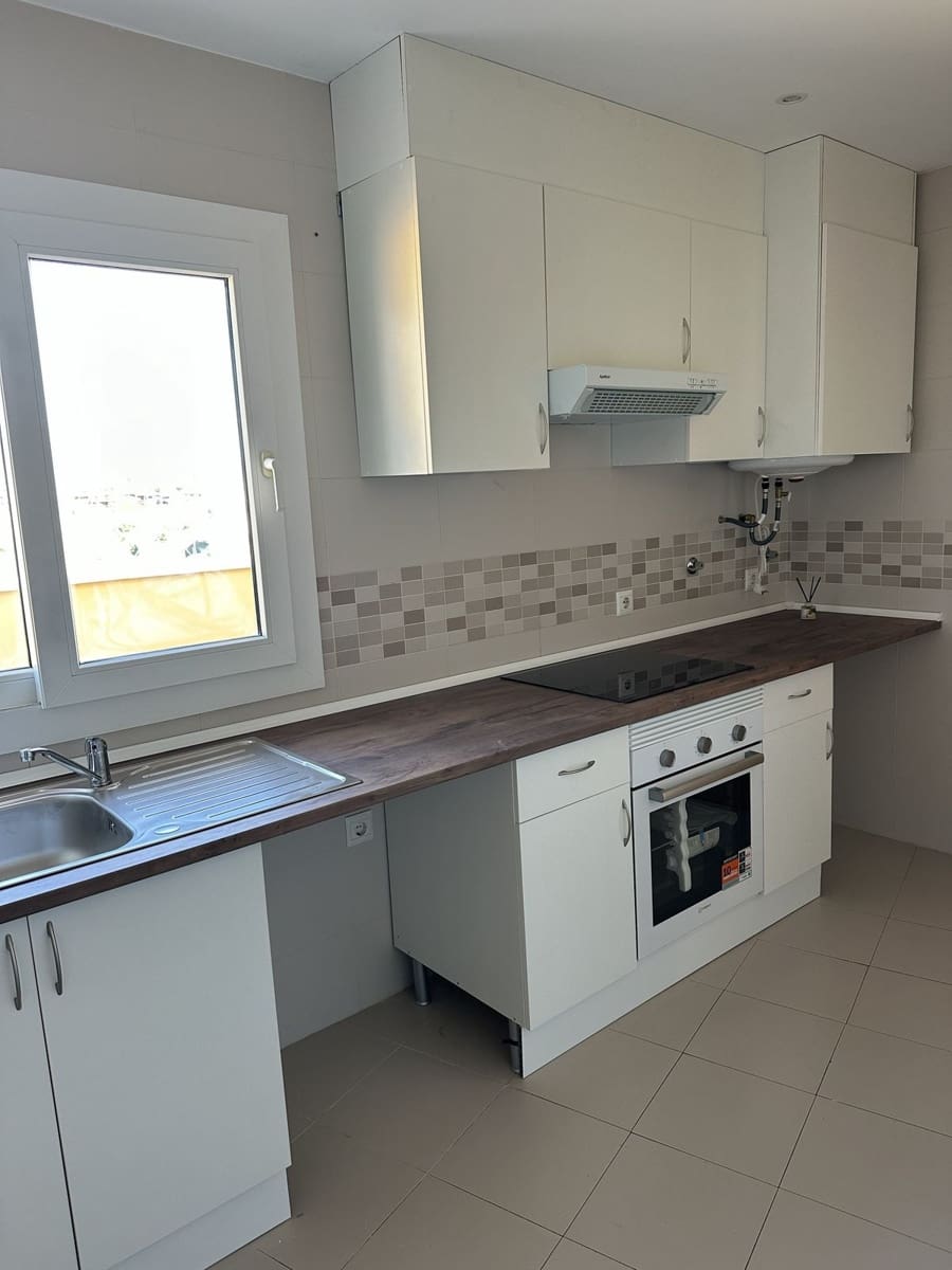 Ático de 2 habitaciones en Estepona en venta con garaje - 299.000 € (Ref: 9942825)