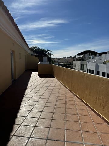 2 chambre Penthouse à vendre à Estepona avec garage - 299 000 € (Ref: 9942825)