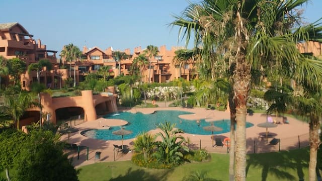2 Zimmer Penthouse zu verkaufen in New Golden Mile, Estepona mit Pool Garage - 495.000 € (Ref: 9942838)