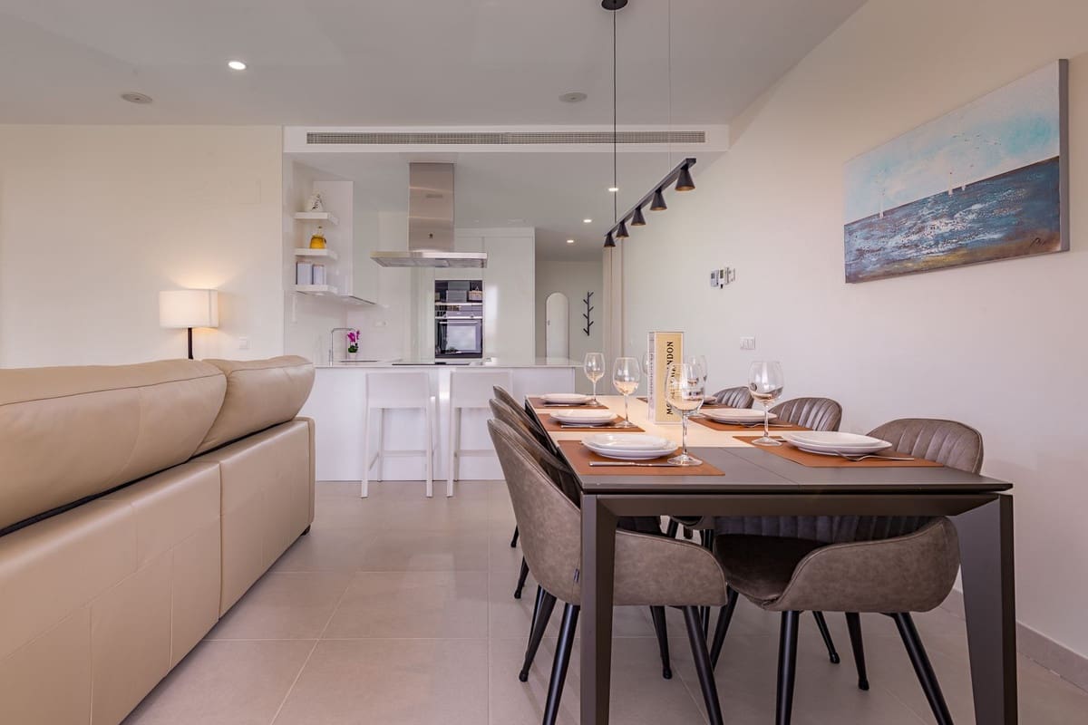 Apartamento de 3 habitaciones en Estepona en venta con piscina garaje - 545.000 € (Ref: 9942846)