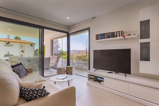 Apartamento de 3 habitaciones en Estepona en venta con piscina garaje - 545.000 € (Ref: 9942846)