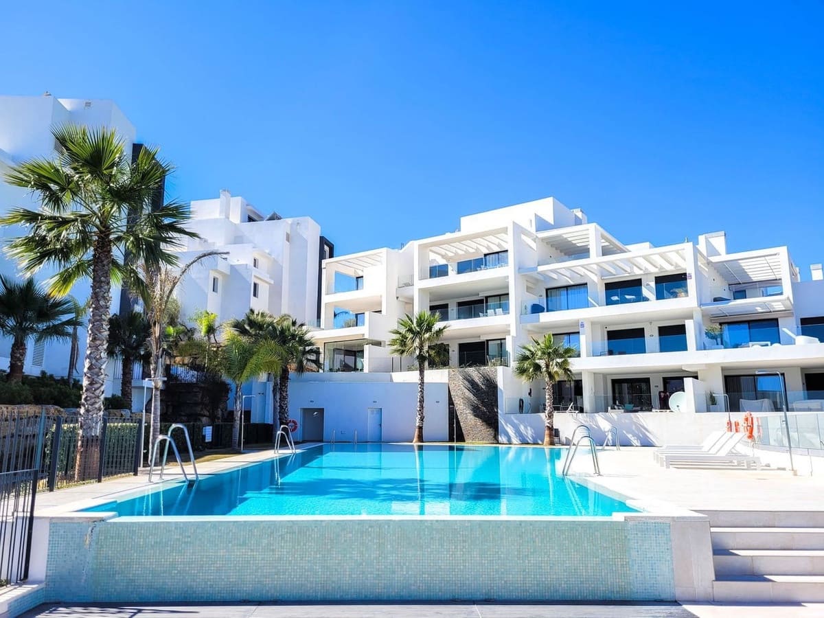Apartamento de 3 habitaciones en Estepona en venta con piscina garaje - 545.000 € (Ref: 9942846)