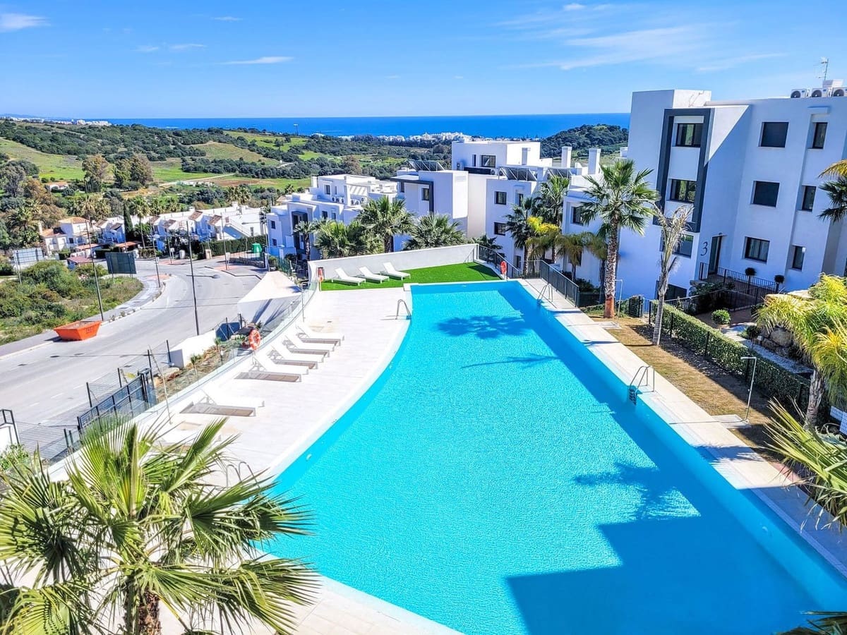 Apartamento de 3 habitaciones en Estepona en venta con piscina garaje - 545.000 € (Ref: 9942846)