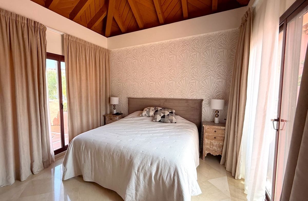 3 quarto Penthouse para venda em New Golden Mile com piscina garagem - 1 675 000 € (Ref: 9943208)