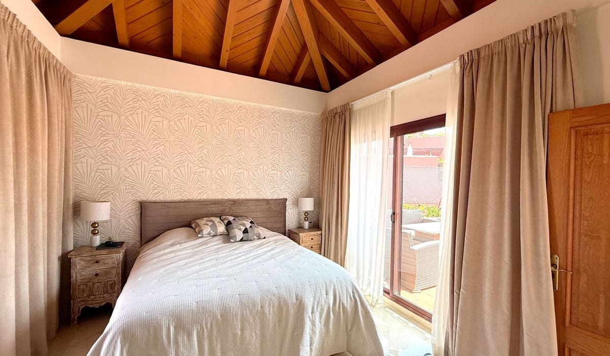 3 quarto Penthouse para venda em New Golden Mile com piscina garagem - 1 675 000 € (Ref: 9943208)