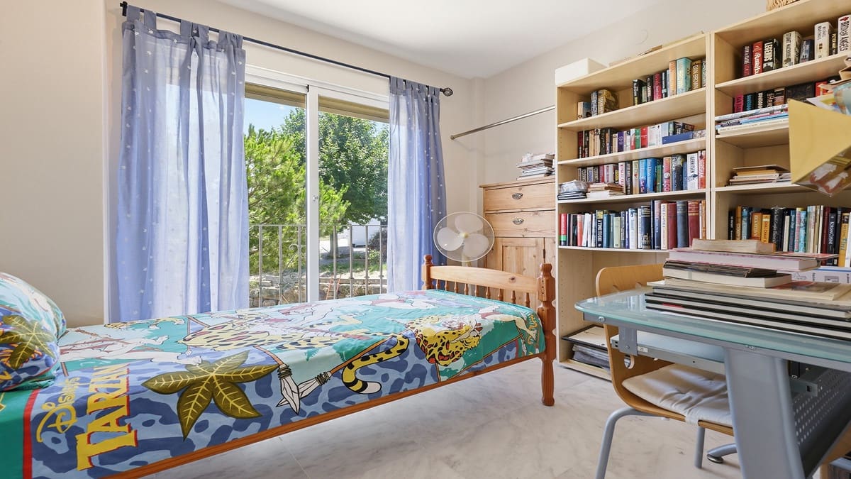 4 makuuhuone Omakotitalo myytävänä paikassa Manilva mukana uima-altaan - 420 000 € (Ref: 9943784)