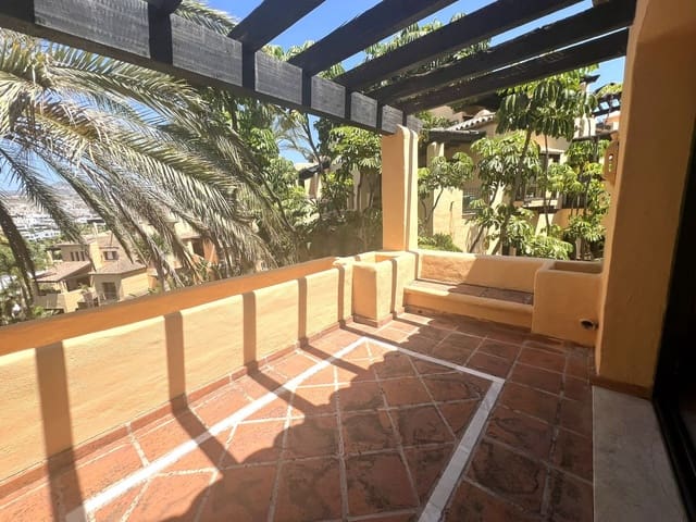 3 Zimmer Penthouse zu verkaufen in Atalaya-Isdabe, Estepona mit Garage - 770.000 € (Ref: 9944218)