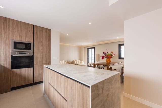 4 Zimmer Apartment zu verkaufen in Estepona - 599.000 € (Ref: 9945955)