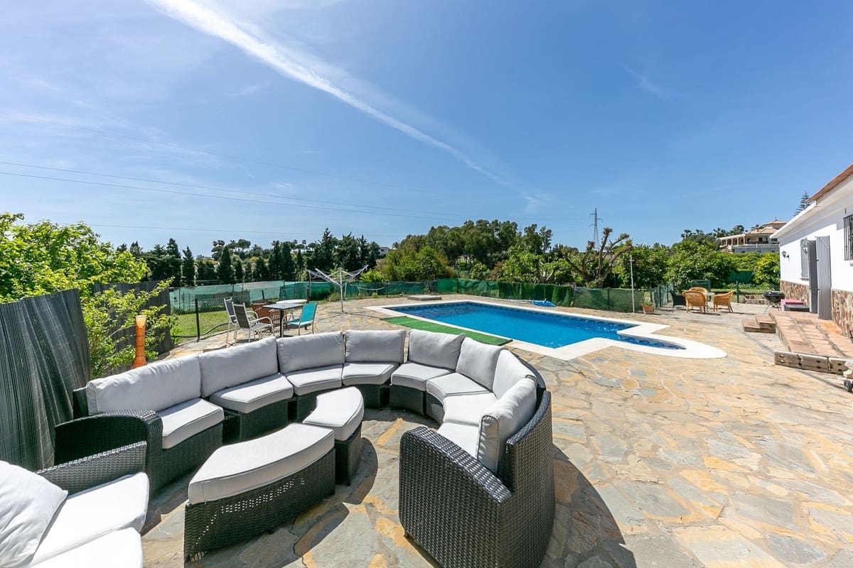 10 quarto Quinta/Casa Rural para venda em Estepona com piscina garagem - 830 000 € (Ref: 9945970)