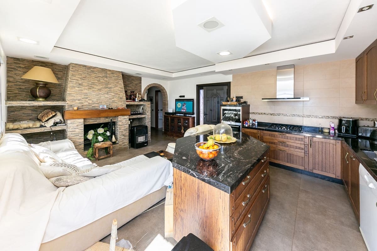 10 quarto Quinta/Casa Rural para venda em Estepona com piscina garagem - 830 000 € (Ref: 9945970)