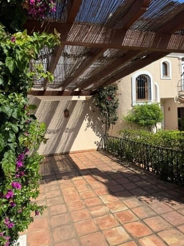 3 sovrum Hus till salu i El Paraiso, Estepona med pool garage - 800 000 € (Ref: 9948317)