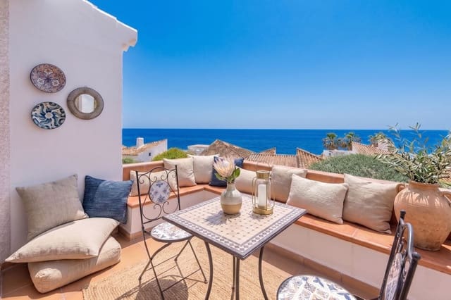 3 bedroom Villa for sale in Estepona with pool garage - € 950,000 (Ref: 9948324)