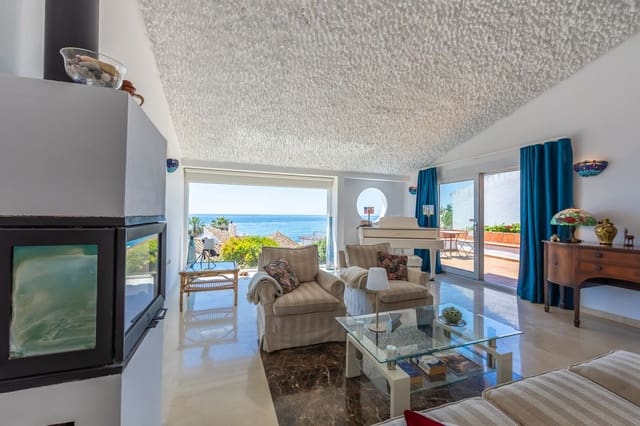 3 bedroom Villa for sale in Estepona with pool garage - € 950,000 (Ref: 9948324)