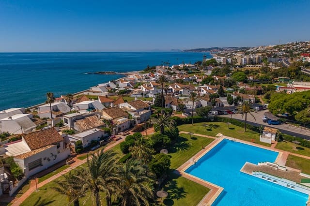 3 bedroom Villa for sale in Estepona with pool garage - € 950,000 (Ref: 9948324)