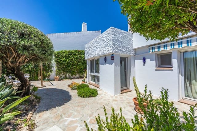3 bedroom Villa for sale in Estepona with pool garage - € 950,000 (Ref: 9948324)