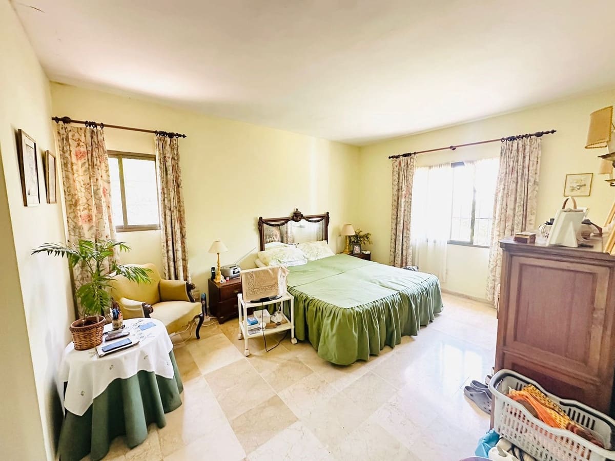 3 bedroom Villa for sale in Madrid city with garage - € 845,000 (Ref: 9955990)
