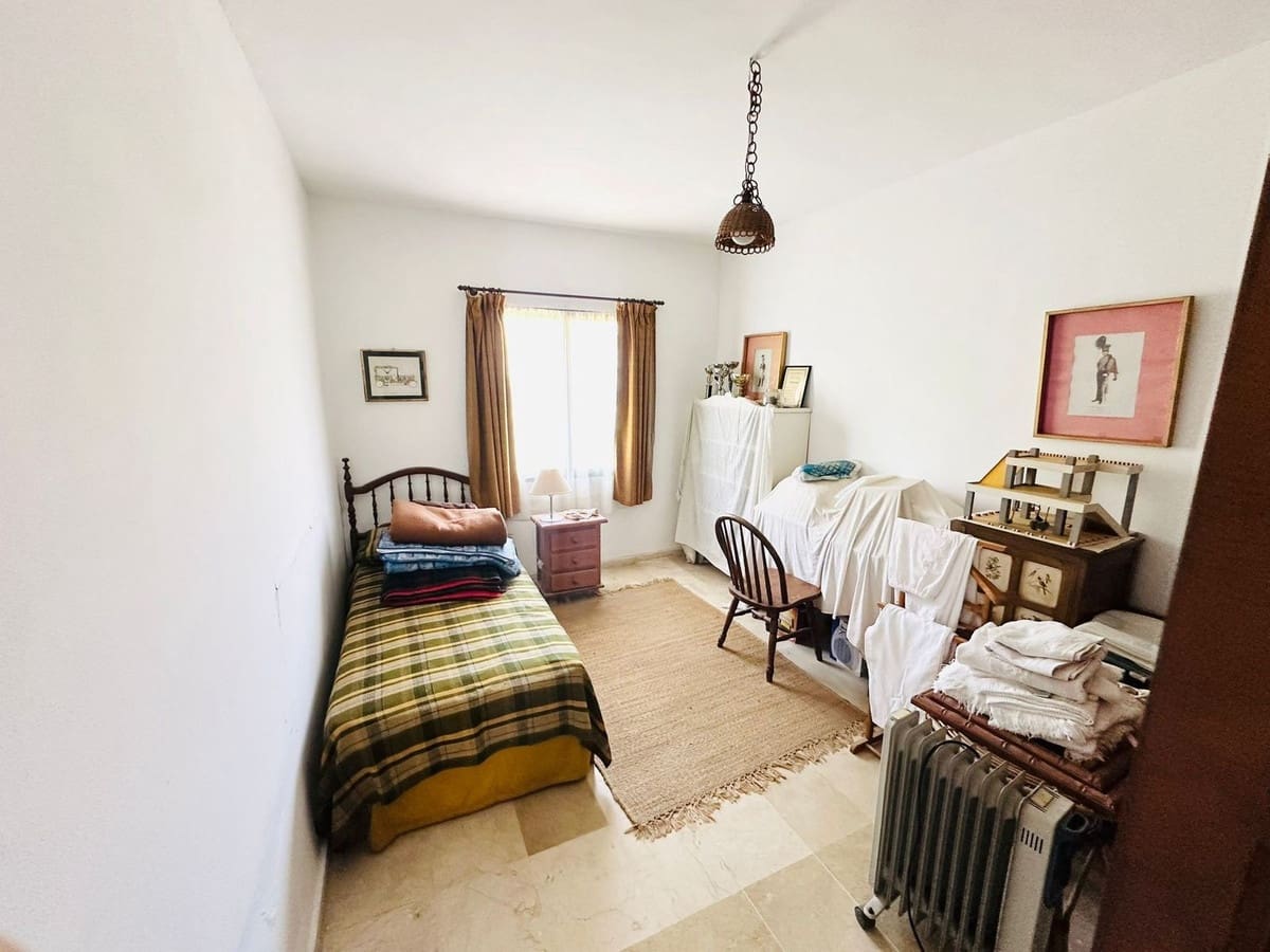 3 bedroom Villa for sale in Madrid city with garage - € 845,000 (Ref: 9955990)