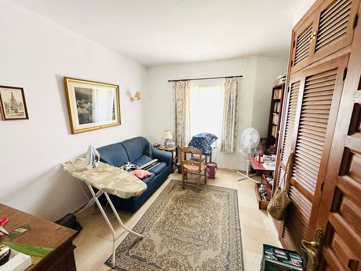 3 bedroom Villa for sale in Madrid city with garage - € 845,000 (Ref: 9955990)