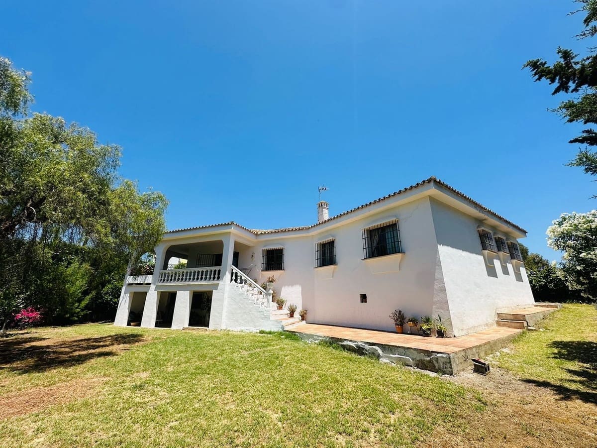 3 bedroom Villa for sale in Madrid city with garage - € 845,000 (Ref: 9955990)