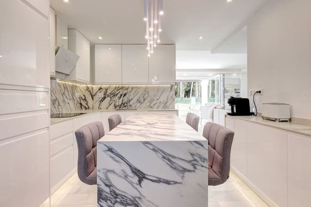 5 slaapkamer Villa te koop in Estepona met zwembad garage - € 1.649.000 (Ref: 9958159)