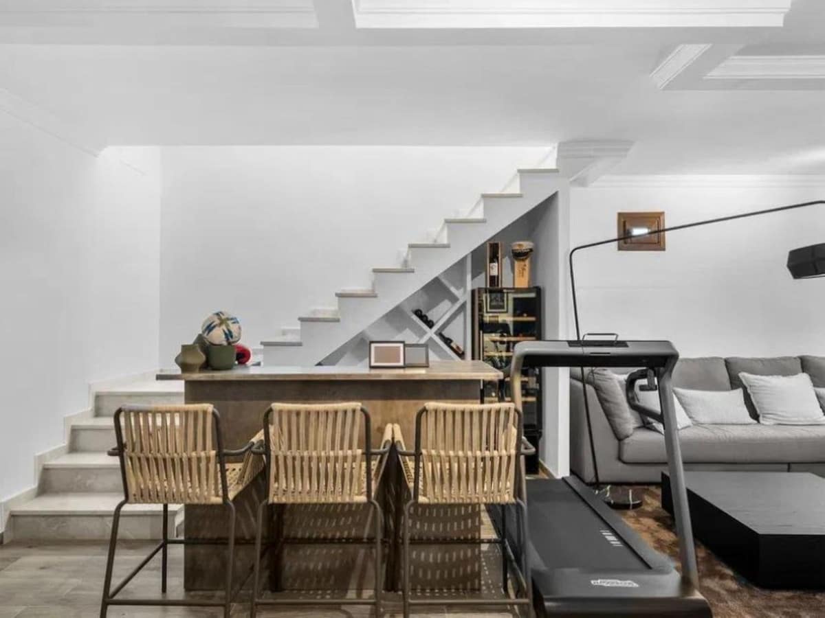 4 bedroom Villa for sale in New Golden Mile with pool garage - € 2,099,000 (Ref: 9958160)